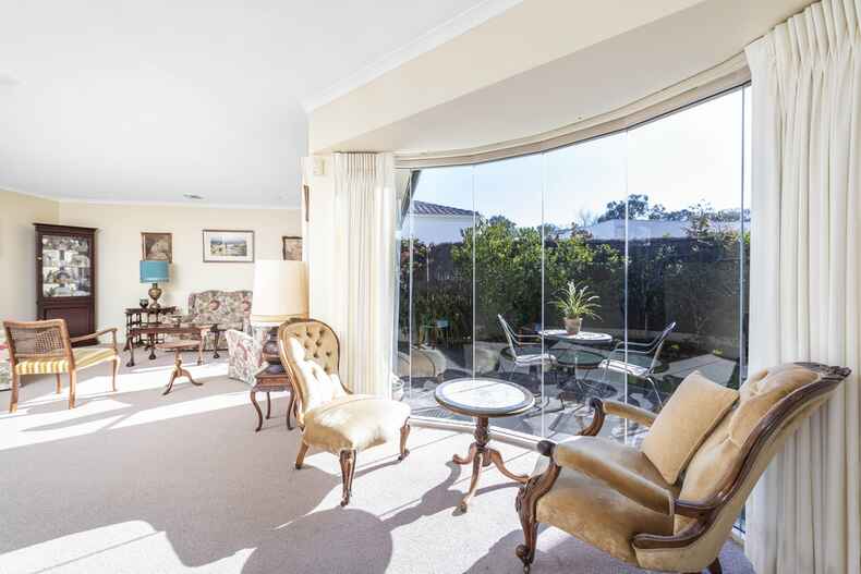 24 Hopetoun Circuit Deakin 24 Hopetoun Circuit Deakin