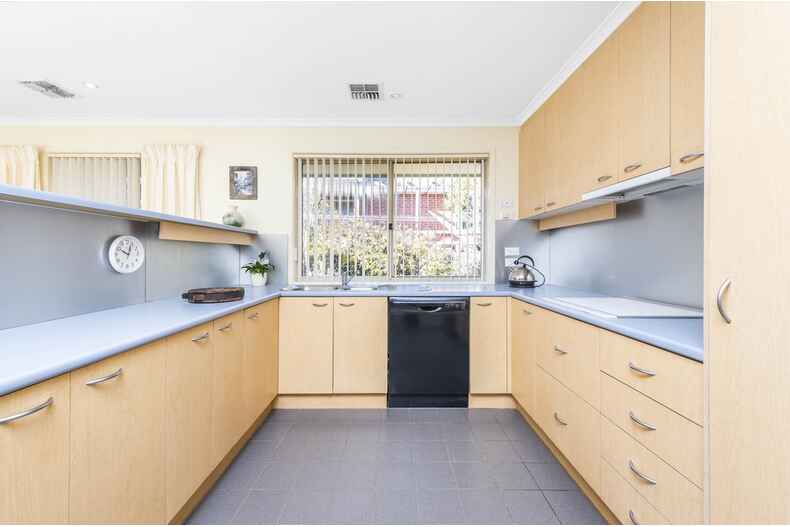 24 Hopetoun Circuit Deakin 24 Hopetoun Circuit Deakin