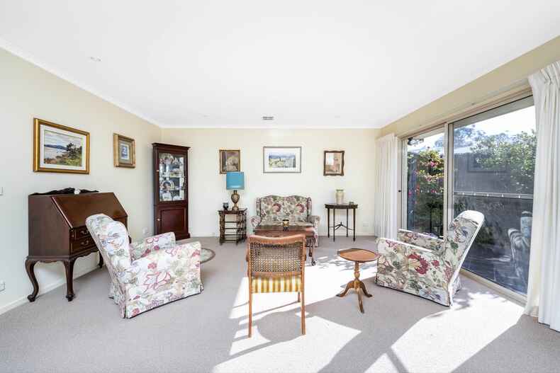 24 Hopetoun Circuit Deakin 24 Hopetoun Circuit Deakin