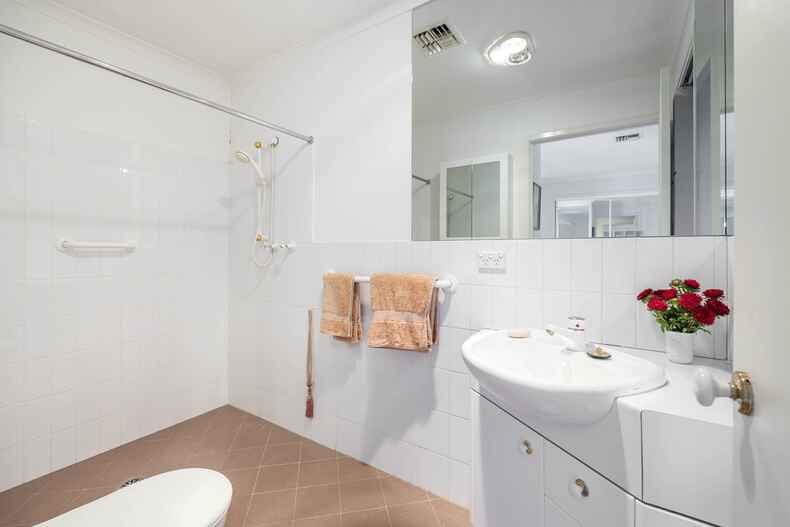 24 Hopetoun Circuit Deakin 24 Hopetoun Circuit Deakin