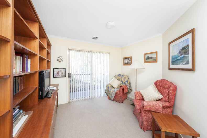 24 Hopetoun Circuit Deakin 24 Hopetoun Circuit Deakin