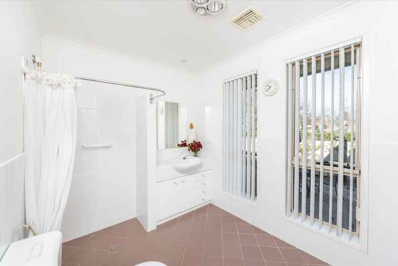 24 Hopetoun Circuit Deakin 24 Hopetoun Circuit Deakin