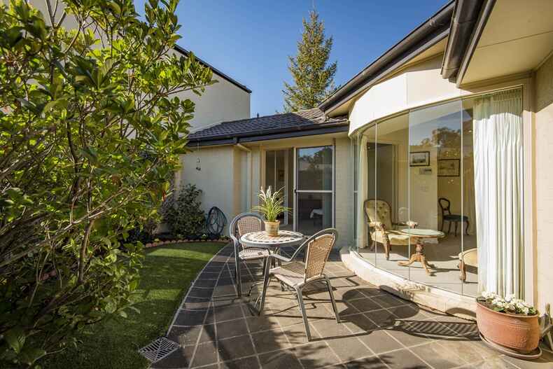 24 Hopetoun Circuit Deakin 24 Hopetoun Circuit Deakin