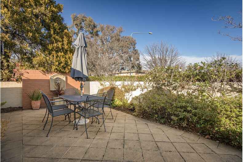 24 Hopetoun Circuit Deakin 24 Hopetoun Circuit Deakin