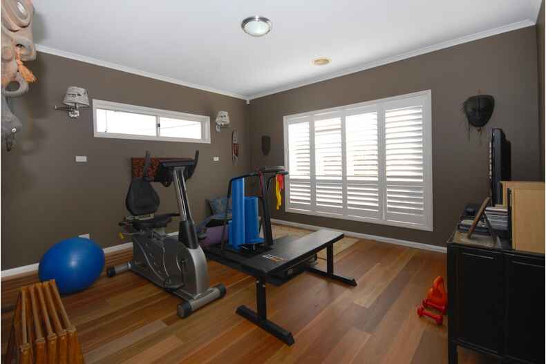 33 Macdonnell Street Yarralumla 33 Macdonnell Street Yarralumla