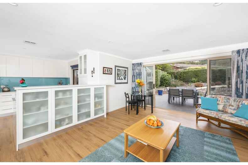 17 Walton Street Isaacs