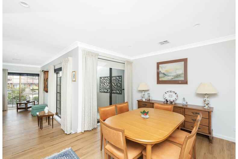 17 Walton Street Isaacs