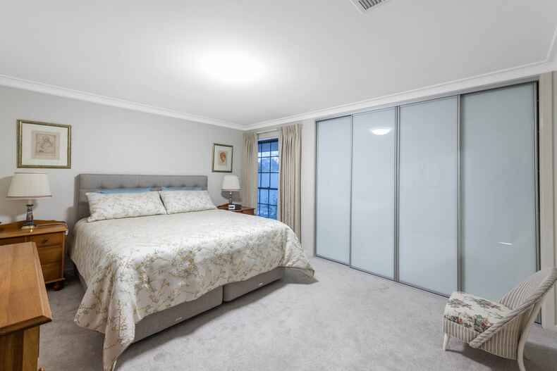 17 Walton Street Isaacs