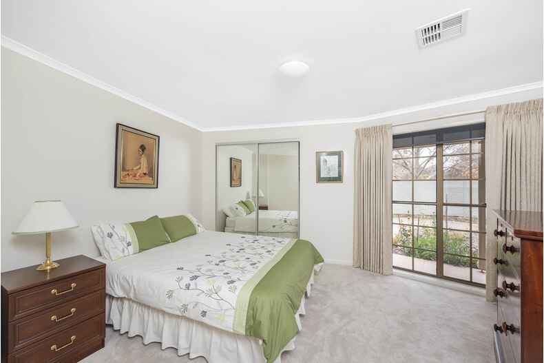 17 Walton Street Isaacs