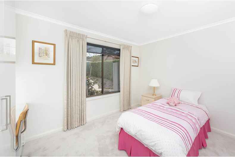 17 Walton Street Isaacs