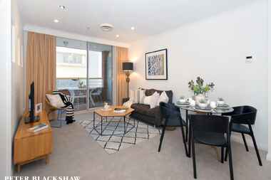 114/2 Akuna Street City