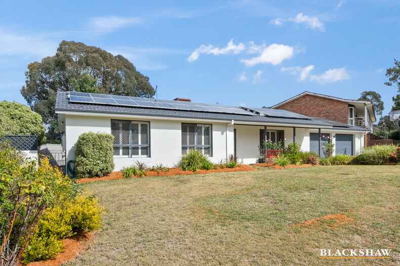 19 Enid Lorimer Circuit Chisholm