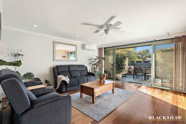 20 MacLachlan Street Holder