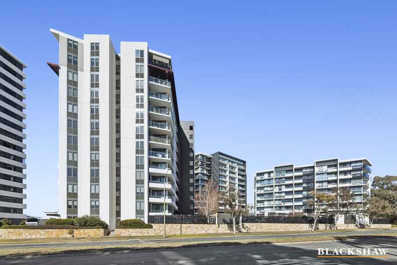 254/7 Irving Street Phillip
