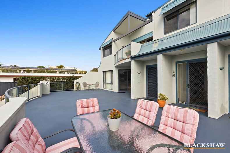 6/216-218 Beach Road Batehaven
