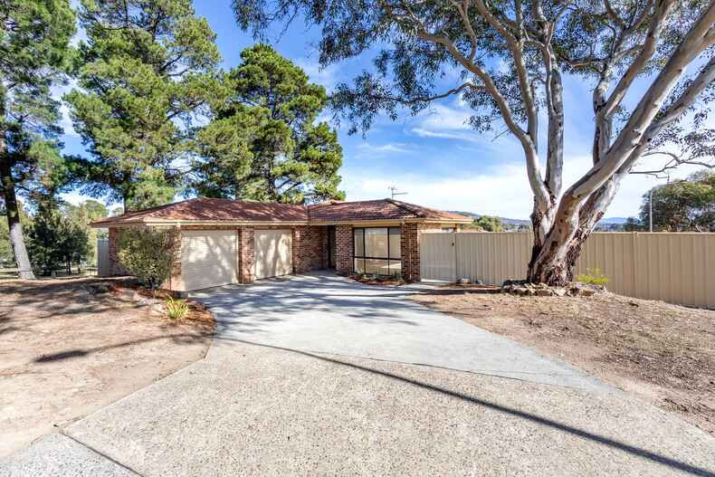 1/8 Gladman Close Isaacs
