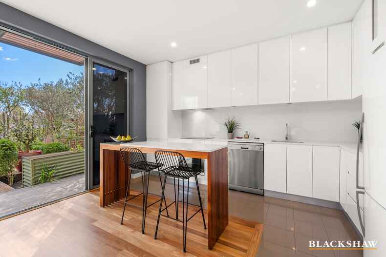 2/139 Blamey Crescent Campbell