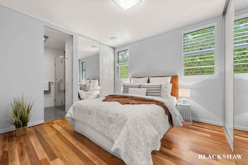 2/139 Blamey Crescent Campbell