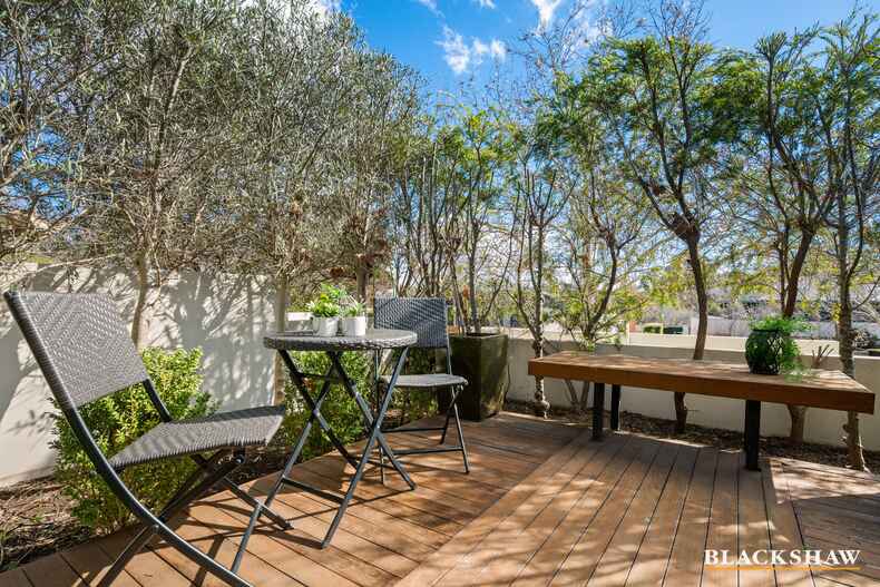 2/139 Blamey Crescent Campbell