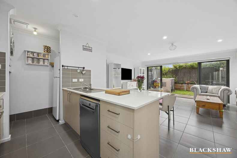 6/4 Annie Douglas Street Casey 6/4 Annie Douglas Street Casey