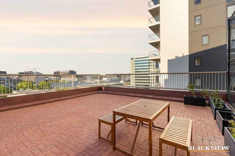 801/2 Akuna Street City