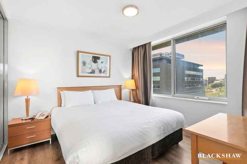 801/2 Akuna Street City