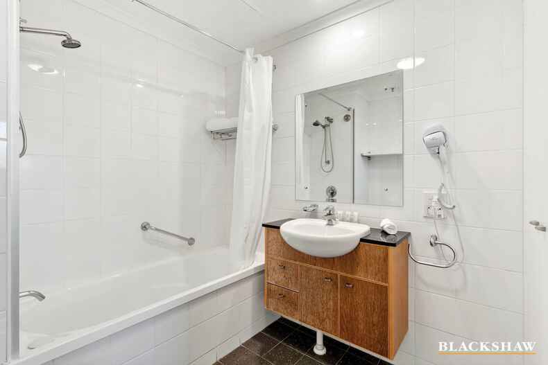 801/2 Akuna Street City