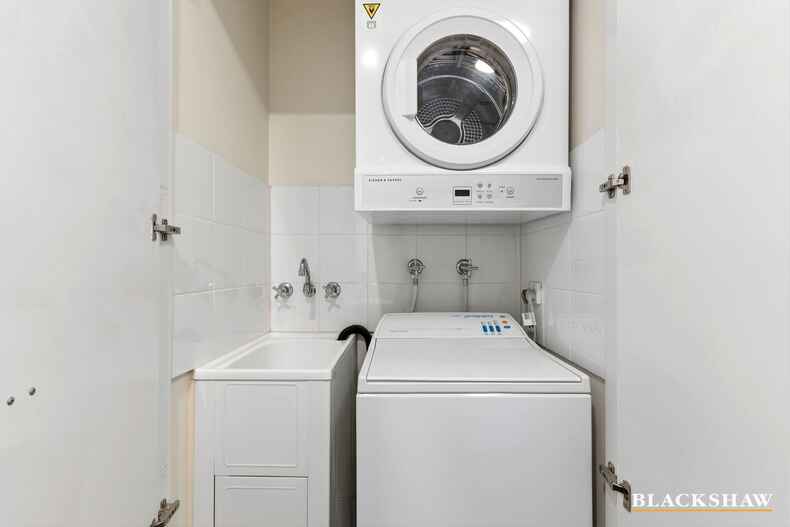 801/2 Akuna Street City