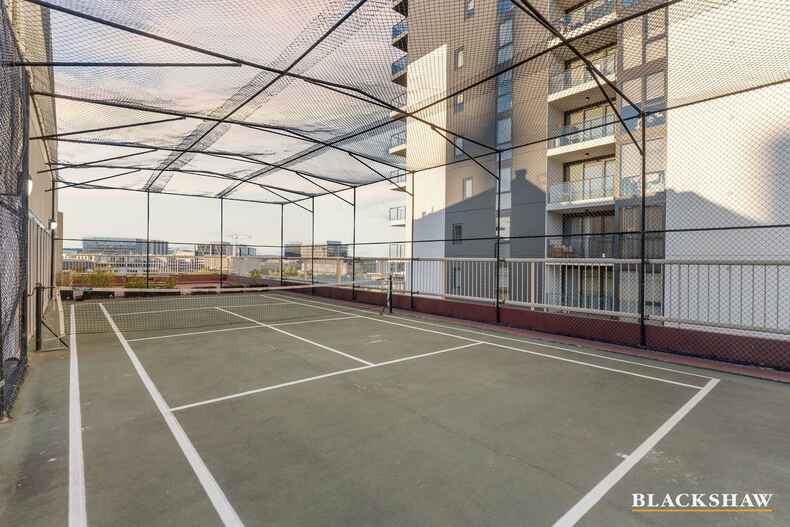 801/2 Akuna Street City