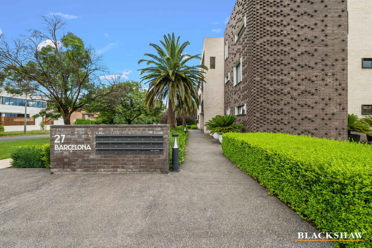 10/27 Moore Street Turner