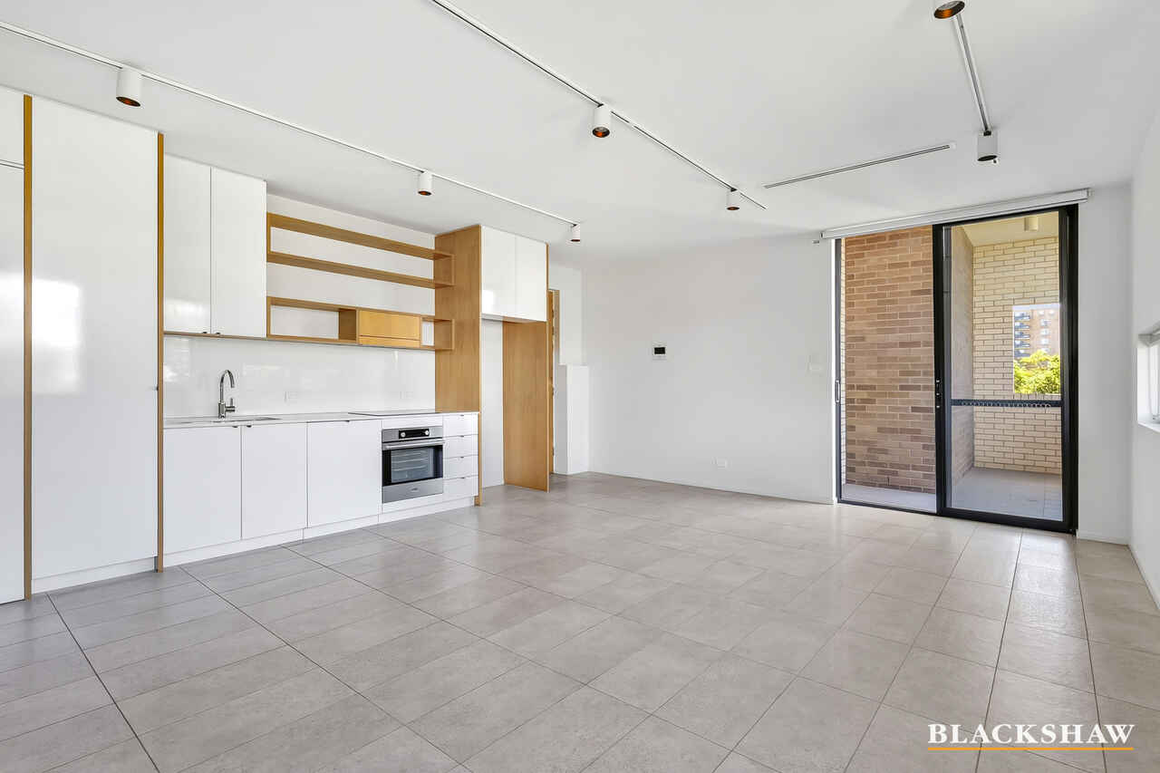 10/27 Moore Street Turner