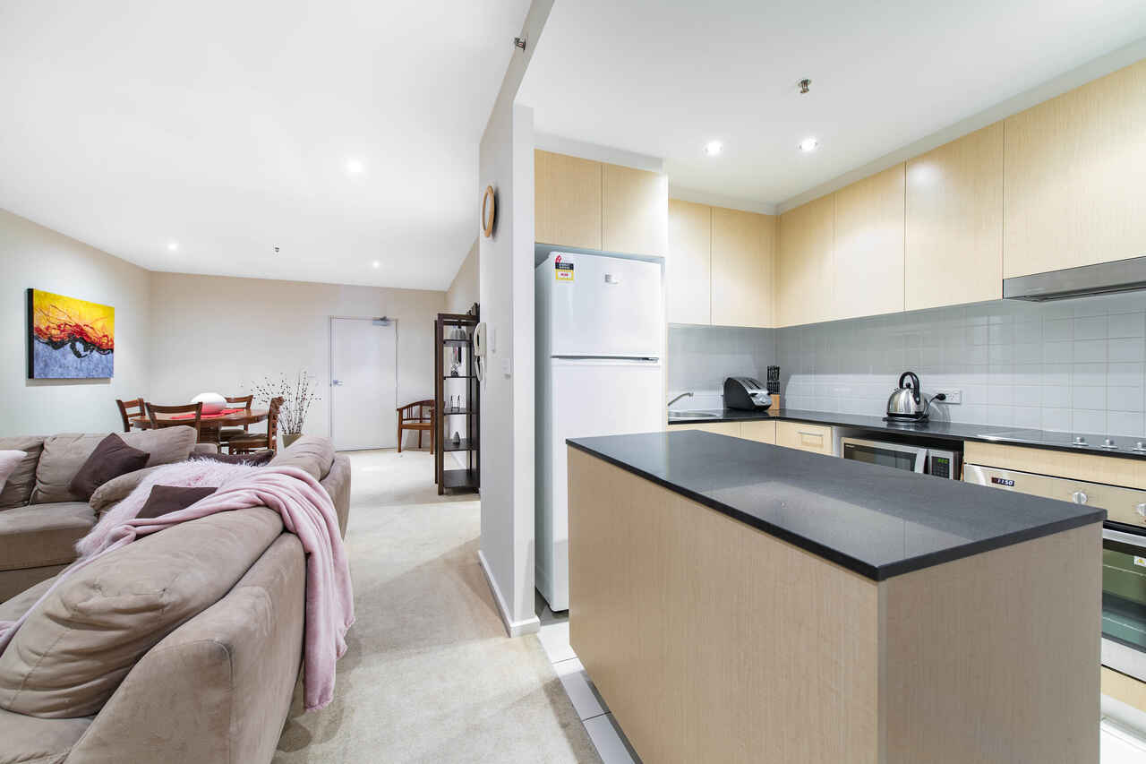 41/3 London Circuit City