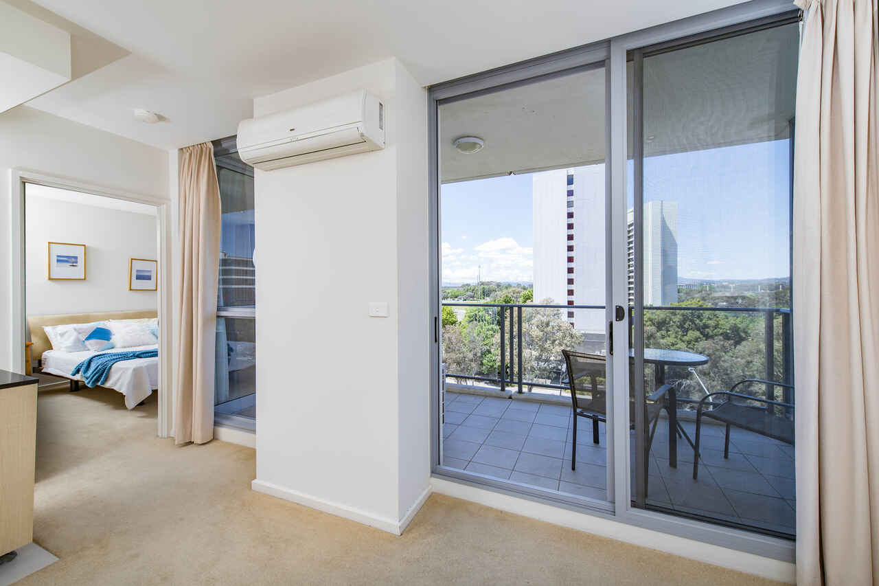 41/3 London Circuit City