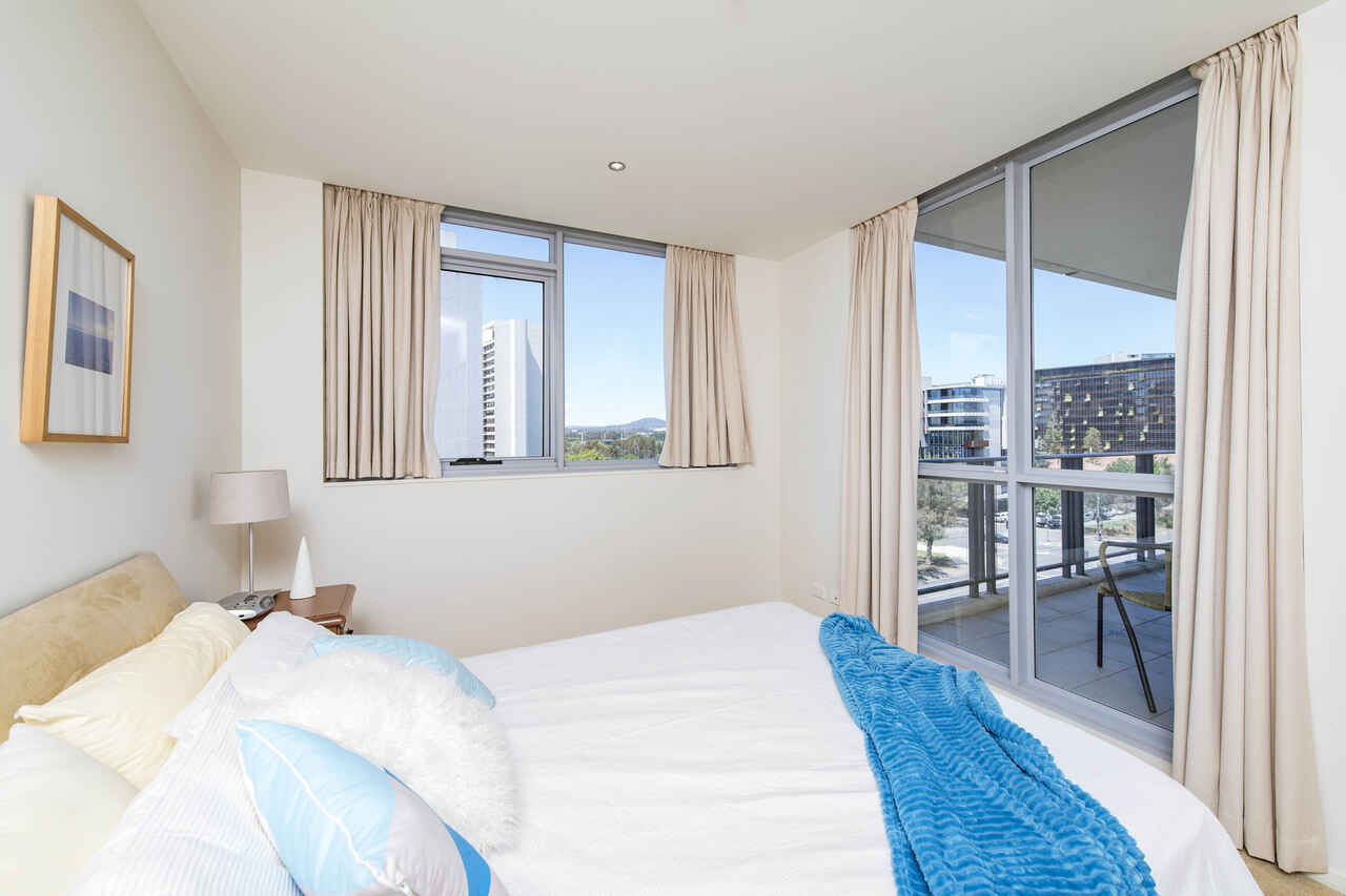 41/3 London Circuit City