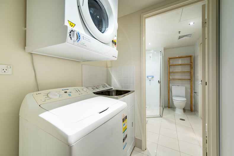 41/3 London Circuit City 41/3 London Circuit City