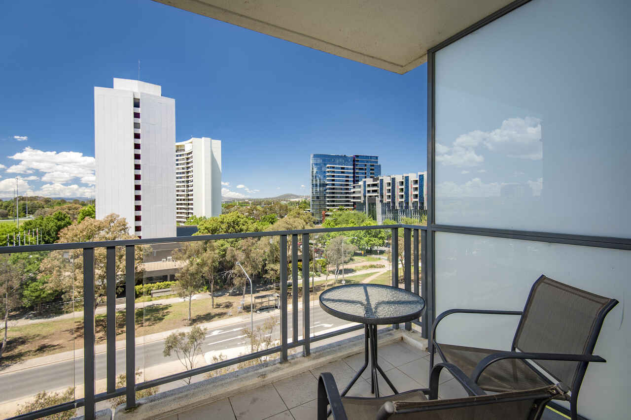 41/3 London Circuit City