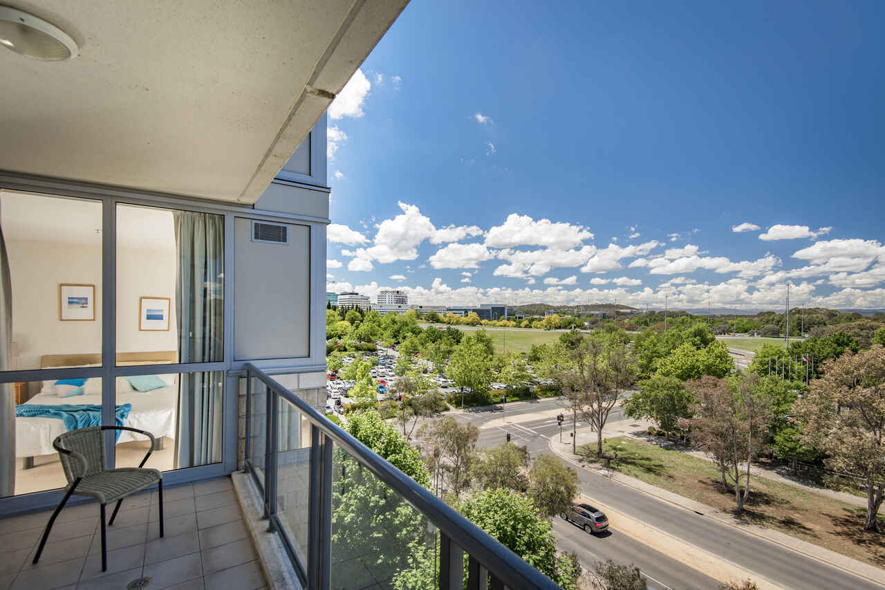 41/3 London Circuit City