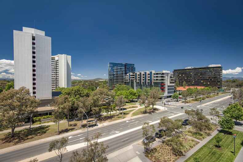 41/3 London Circuit City 41/3 London Circuit City