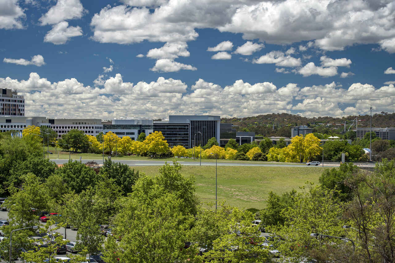 41/3 London Circuit City