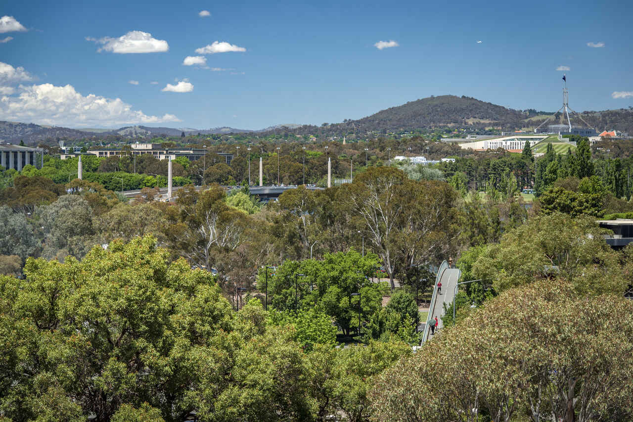 41/3 London Circuit City