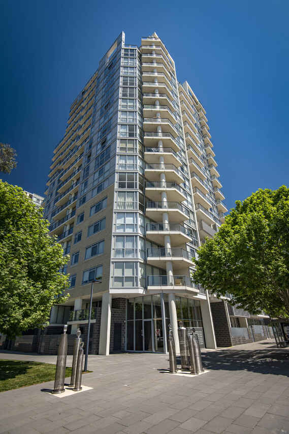 41/3 London Circuit City