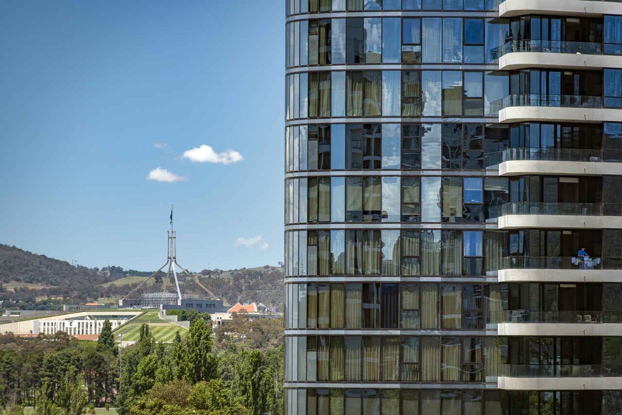 41/3 London Circuit City