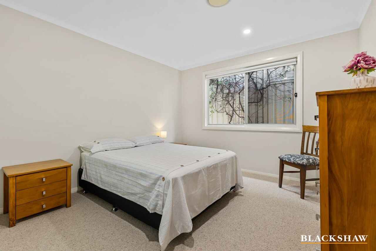 6 Courtenay Crescent Long Beach