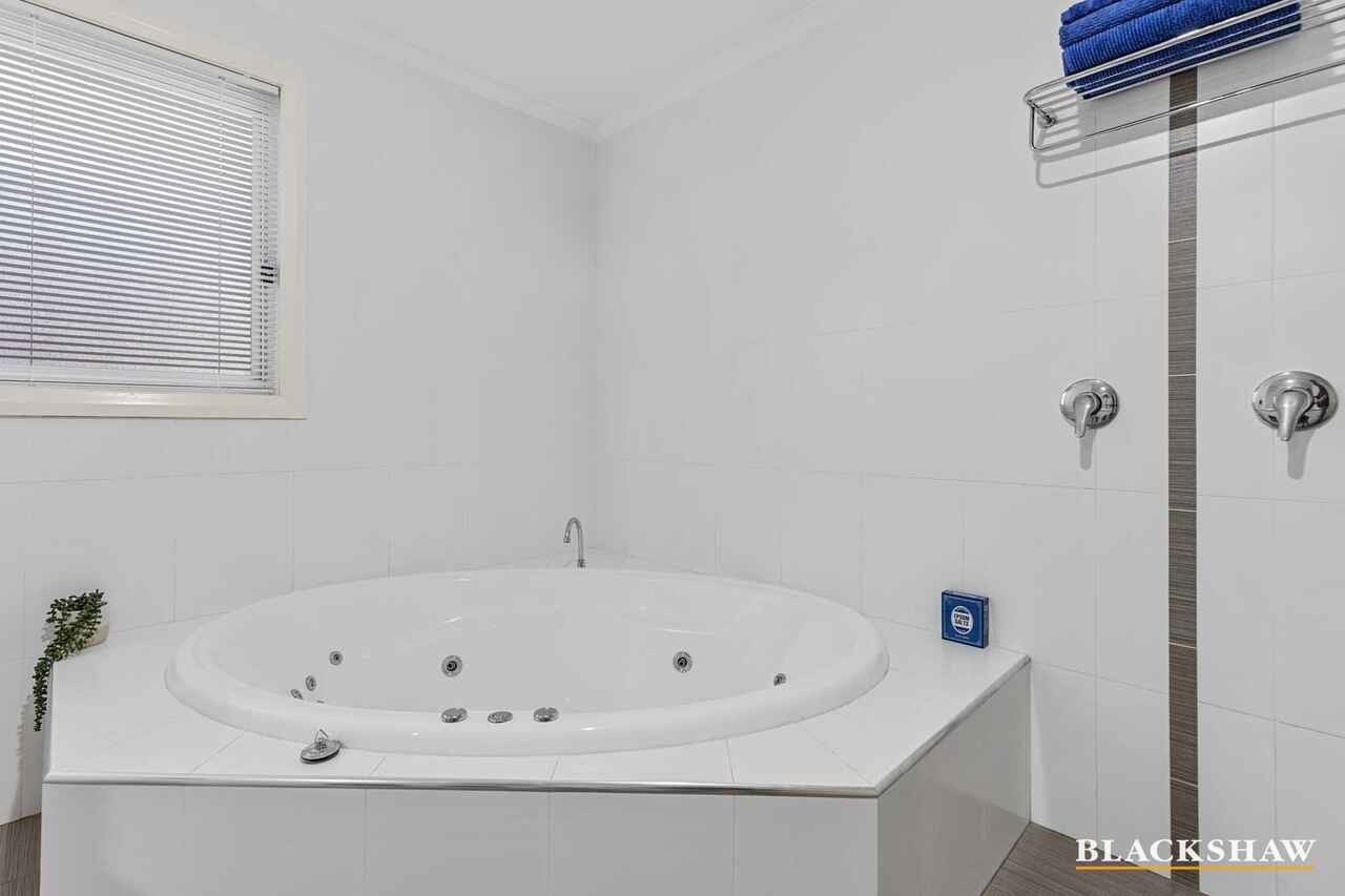 6 Courtenay Crescent Long Beach