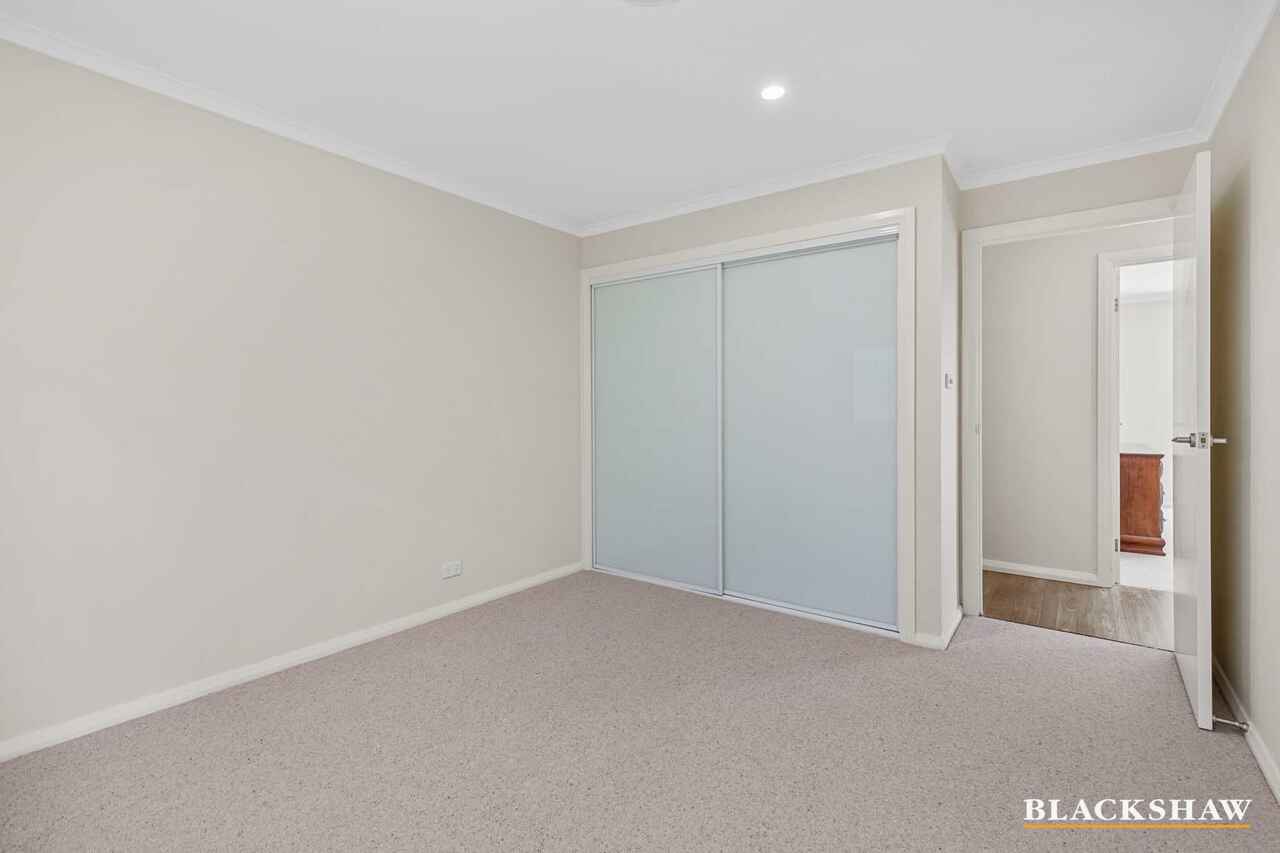 6 Courtenay Crescent Long Beach