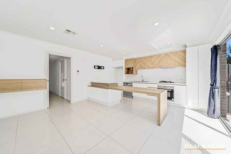 7/27 Yass Road Queanbeyan