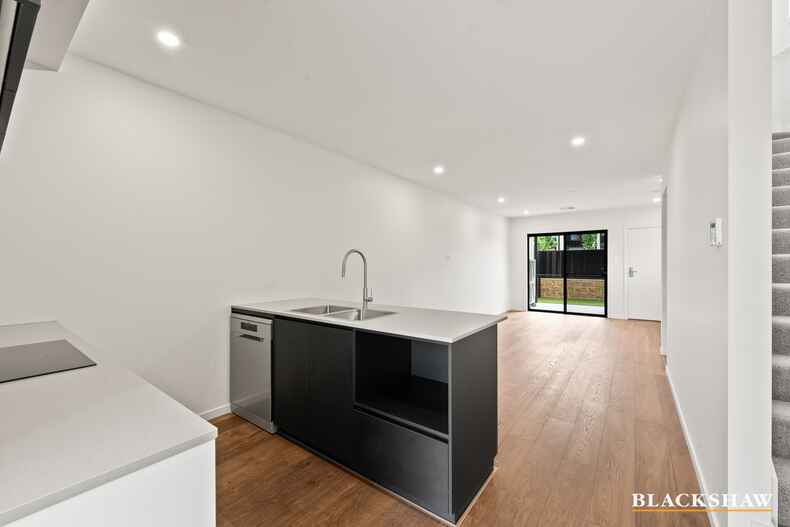 60/25 Trenerry Crescent Googong