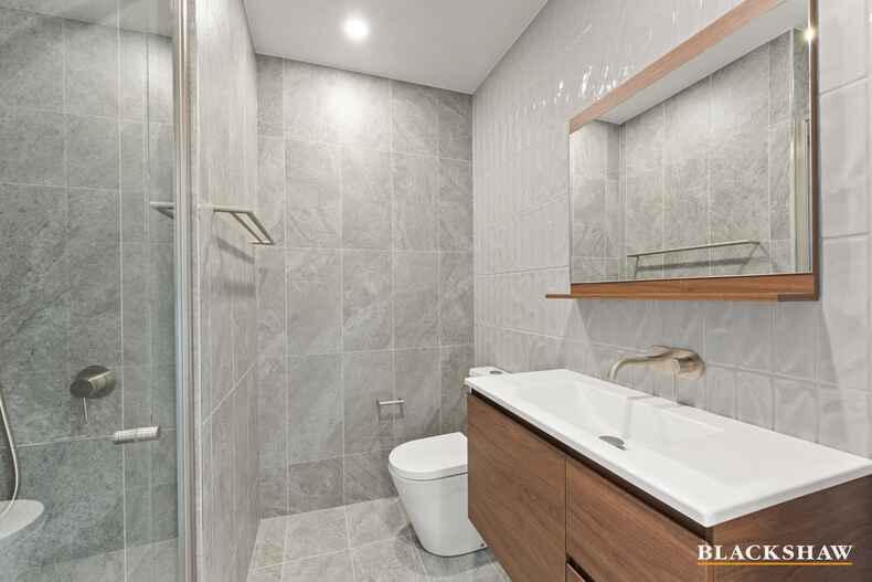 60/25 Trenerry Crescent Googong