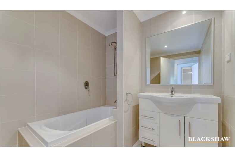 2/120 Athllon Drive Drive Greenway