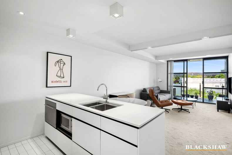 15/29 Eastlake Parade Kingston